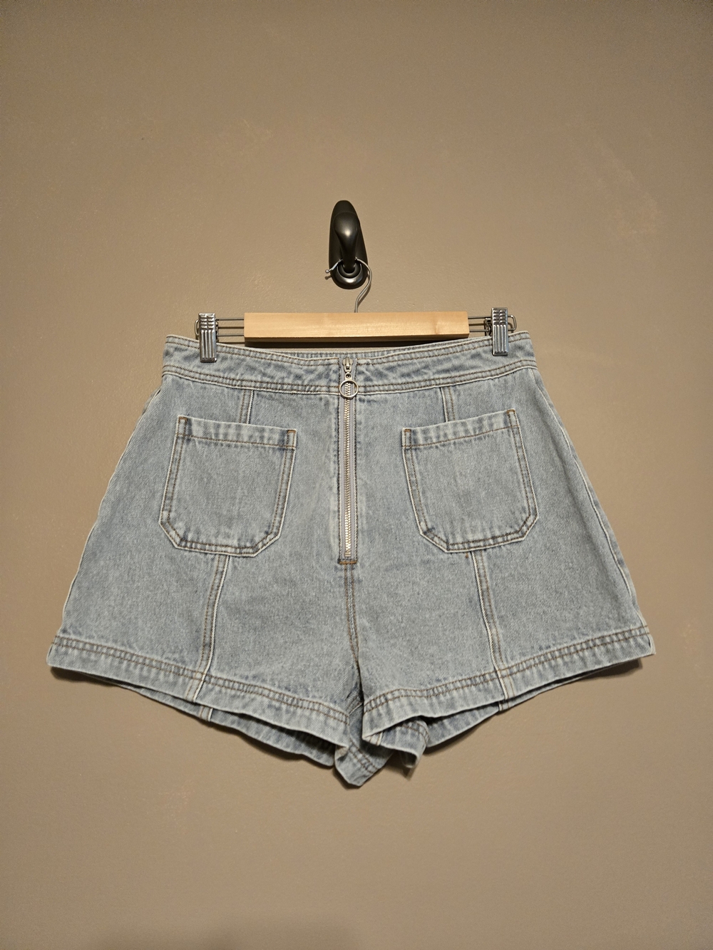 Retro Light Wash Denim Shorts w/ Exposed O-Ring Zipper & Patch Pockets